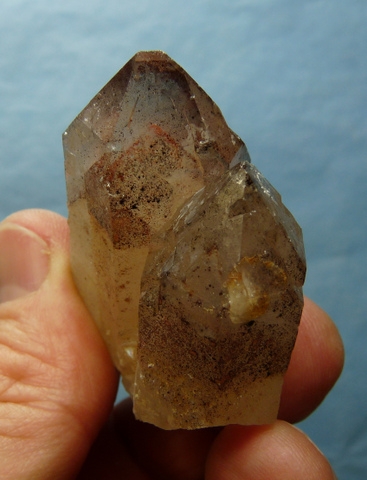 Phantom quartz with hematite inclusions