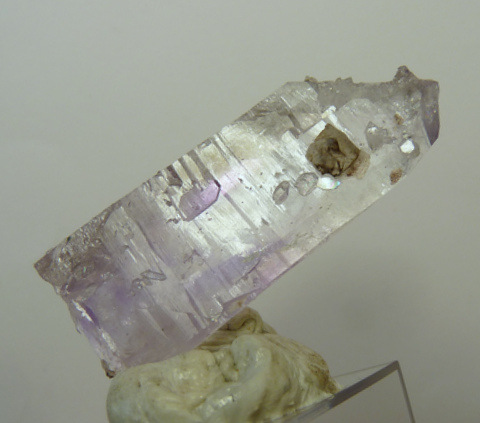 Quartz crystal with amethyst colouring